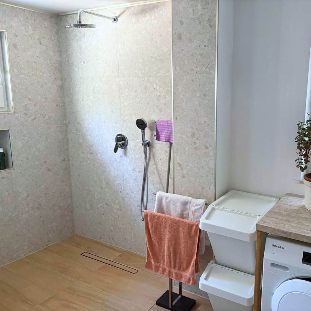 Referenzen, Erfahrungen, Schulterblick Gebrüder Queitsch GmbH Moers und in der Nähe - Badezimmer bodengleiche Dusche