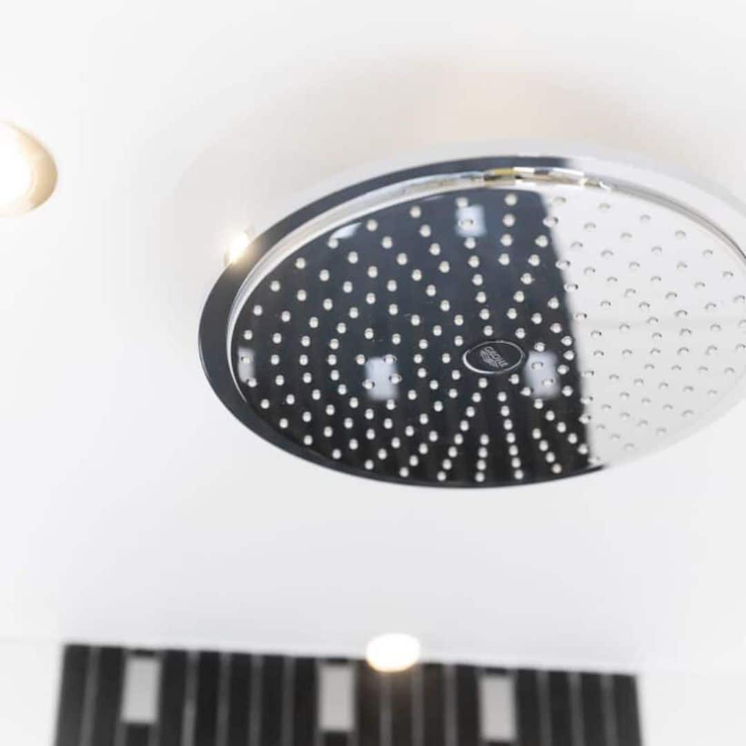 Referenzen, Erfahrungen, Schulterblick Gebrüder Queitsch GmbH Moers und in der Nähe - Regendusche Detailansicht